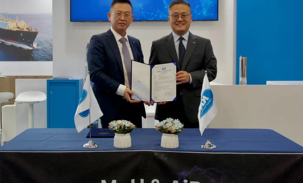 KR Grants AiPs to HD Hyundai Mipo's Innovative Ammonia and LNG Bunkering Vessels