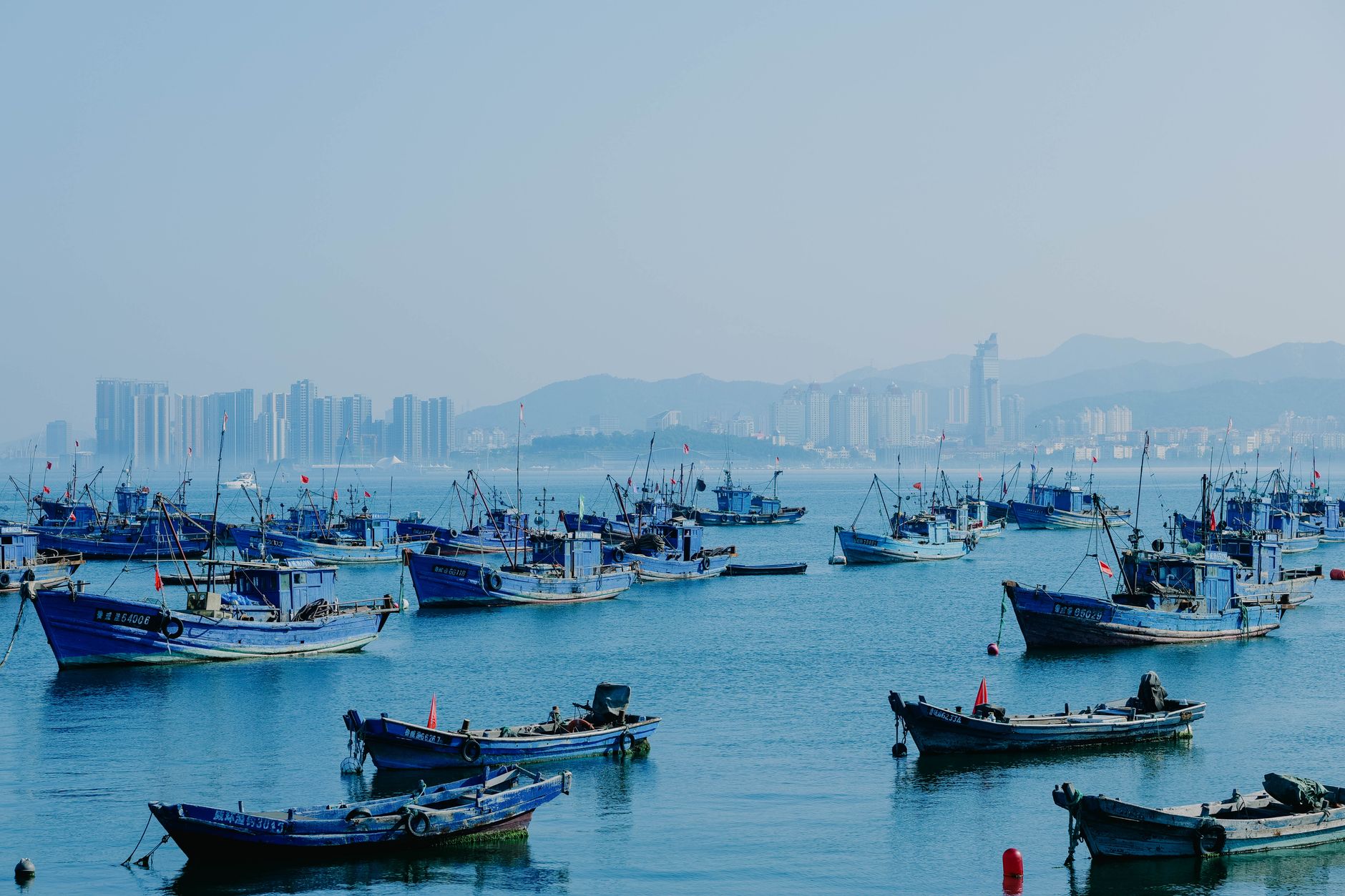 Wah Kwong NatPower Holdings and Shandong Port Group Sign Landmark MOU to Accelerate Shore Power and Ship Electrification