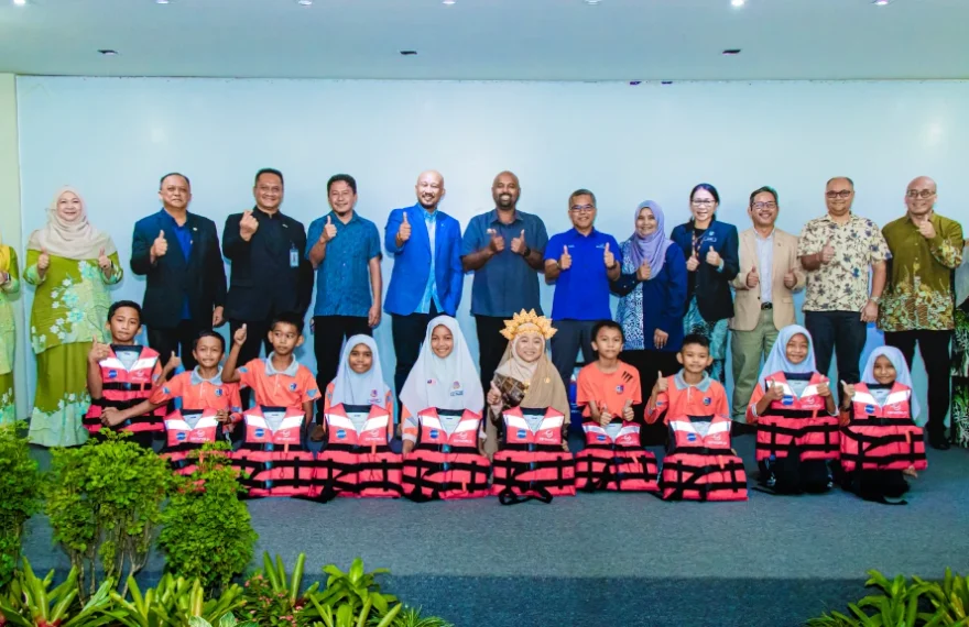 DP WORLD SUPPORTS SAFER BOAT JOURNEYS TO SCHOOL IN SABAH