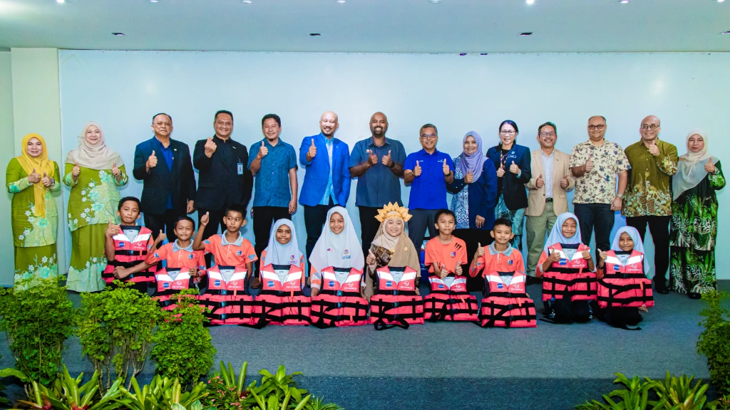 DP WORLD SUPPORTS SAFER BOAT JOURNEYS TO SCHOOL IN SABAH